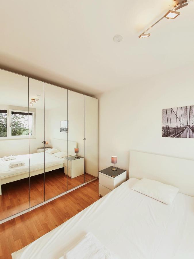 Near Lake Two Bedroom Fully Furnished Apartment Wien Exterior foto